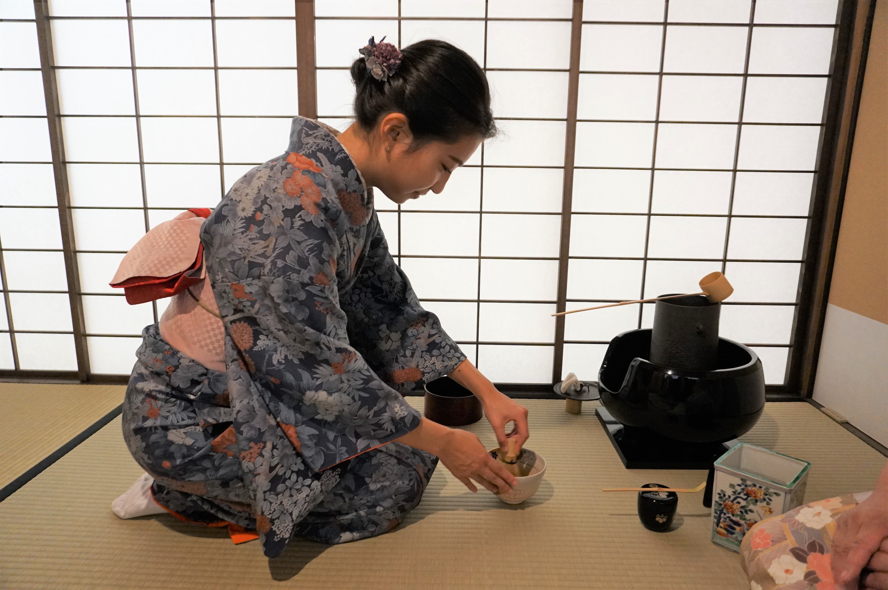 【平日限定】和カフェ浅草茶禅浅草で着物を着て茶道体験