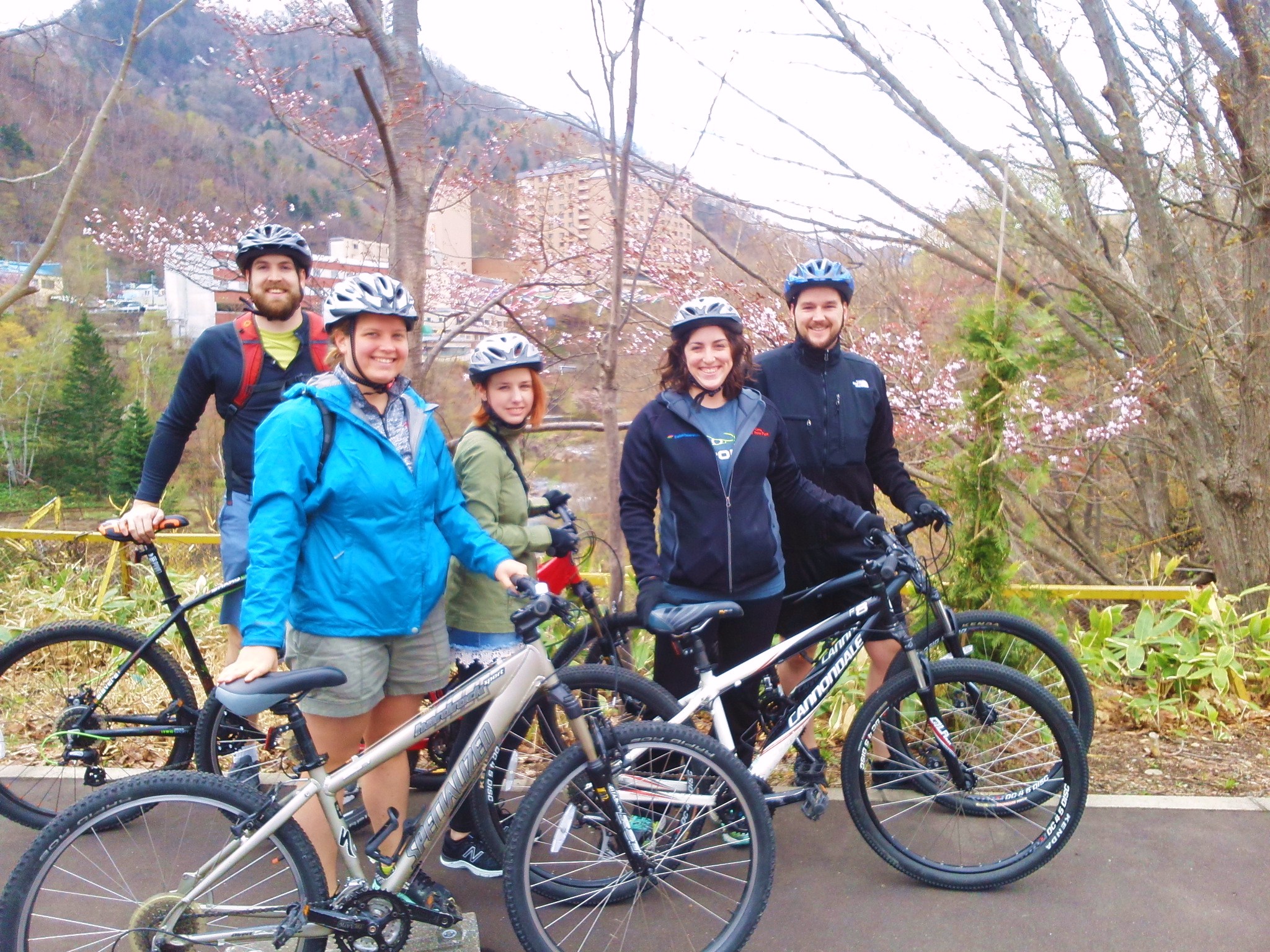 【無料送迎付き】サイクリングガイド付き　MTB豊平峡温泉＆インドカレー 半日ツアー