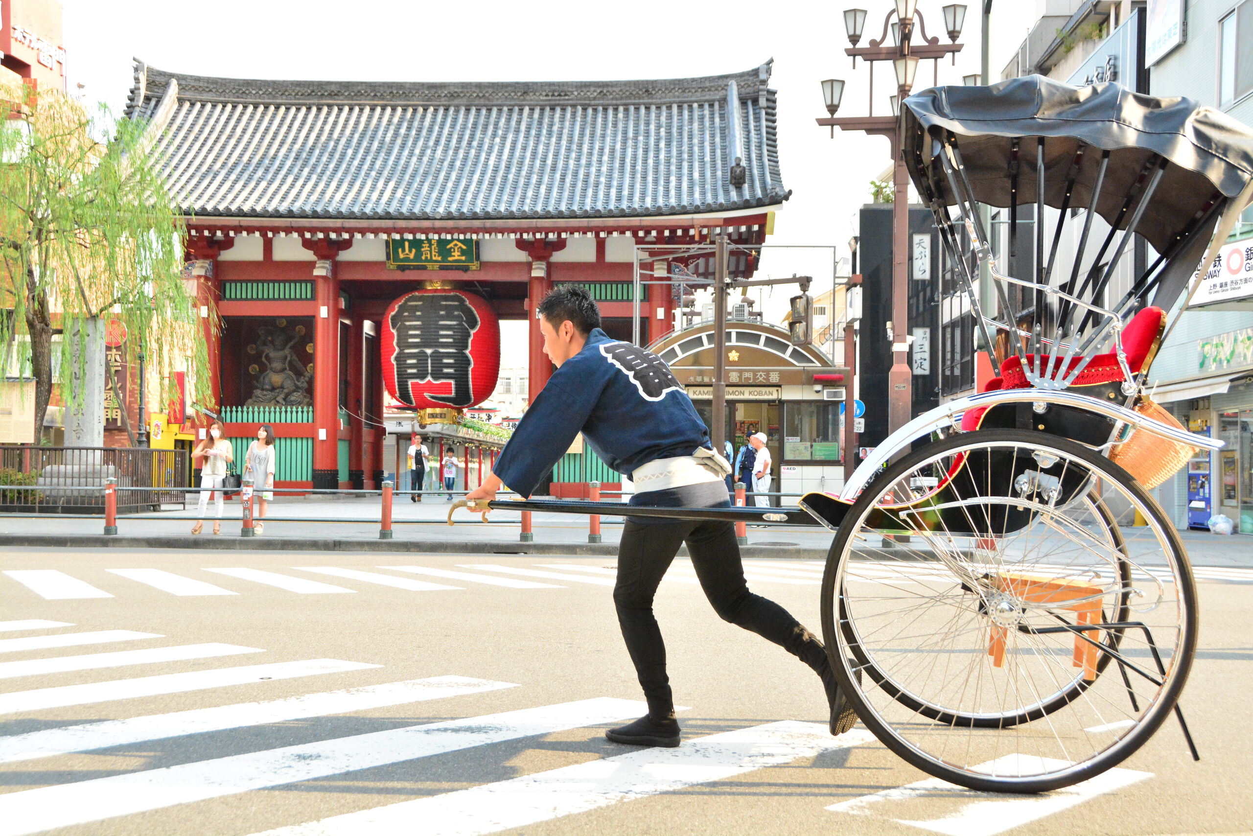 Tokyo Rickshaw Tour: East–West Asakusa 30-Minute Charter by Ebisuya